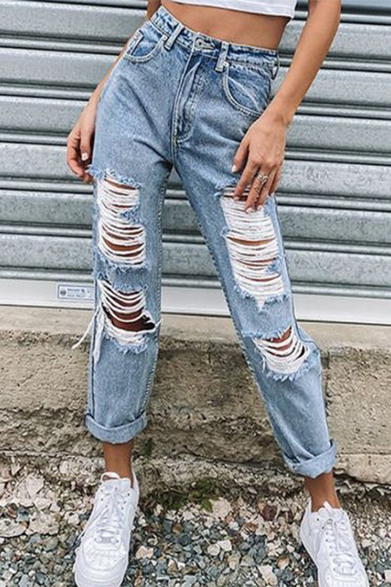 Retro-Inspired Straight-Leg Jeans with Distressed Accents