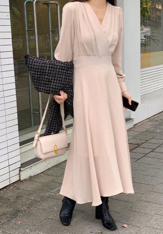 Stylish V-Neck A-Line Dress with Puff Sleeves